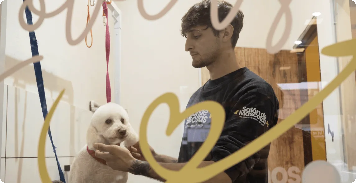 Local Salón de Mascotas - Equipo y clientes